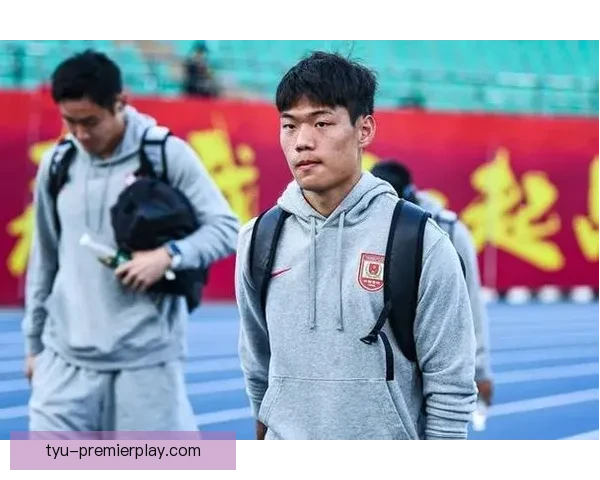 贺一然加盟成都蓉城 17岁首战中超